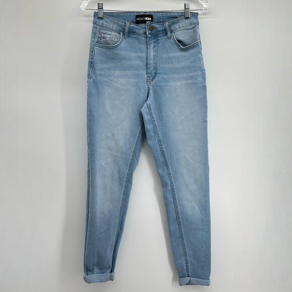 Fashion Nova Light Wash Stretch Skinny Fit Tapered Leg Jeans Size 7 - Picture 1 of 6